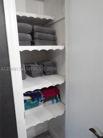 1711 N 50th Ave, Hollywood, FL 33021