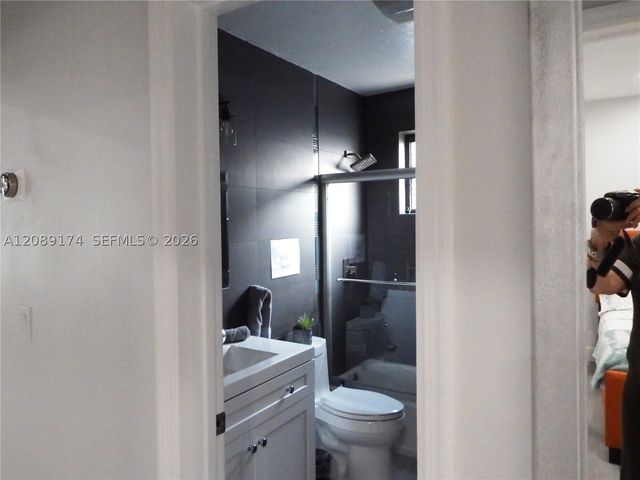 1711 N 50th Ave, Hollywood, FL 33021