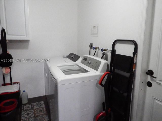 1711 N 50th Ave, Hollywood, FL 33021