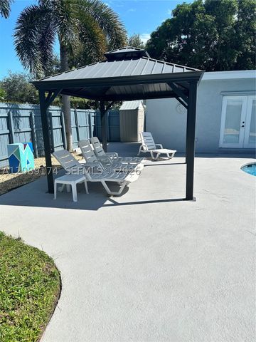 1711 N 50th Ave, Hollywood, FL 33021