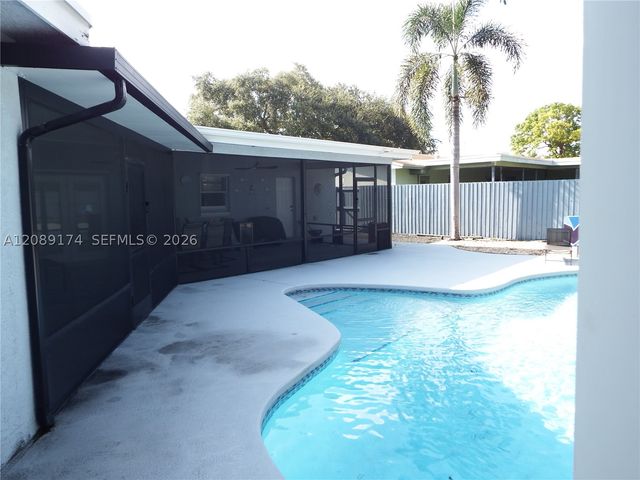 1711 N 50th Ave, Hollywood, FL 33021