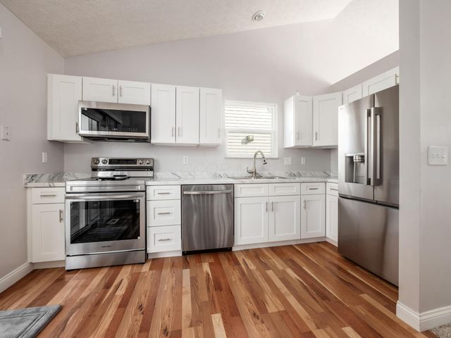 864 Robmeyer Drive, Columbus, OH 43207