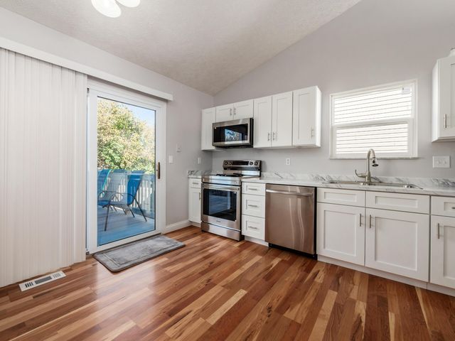 864 Robmeyer Drive, Columbus, OH 43207