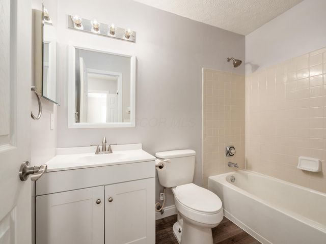 864 Robmeyer Drive, Columbus, OH 43207