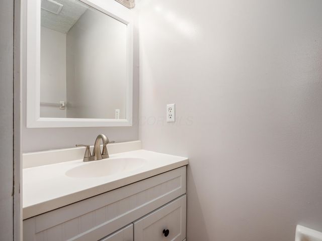 864 Robmeyer Drive, Columbus, OH 43207