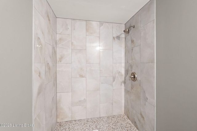 2917 S 6th St, Louisville, KY 40208