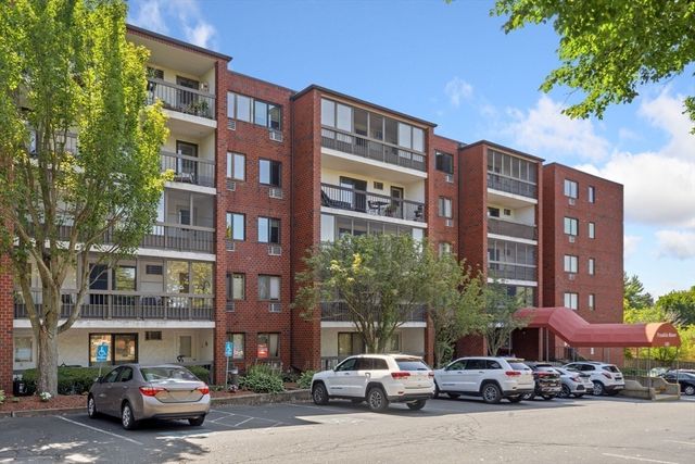 180 Green St 406, Melrose, MA 02176