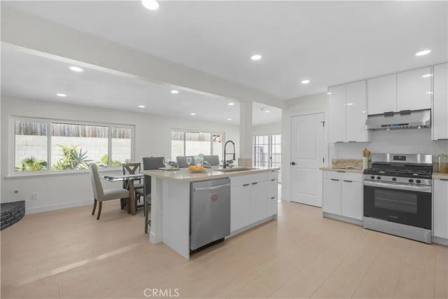 14519 Dyer, Sylmar, CA 91342