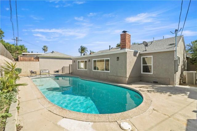 14519 Dyer, Sylmar, CA 91342