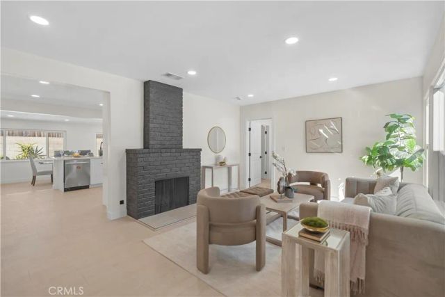 14519 Dyer, Sylmar, CA 91342