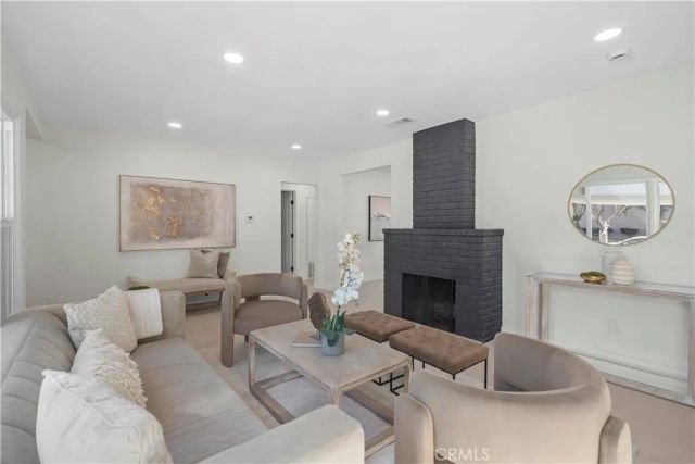 14519 Dyer, Sylmar, CA 91342