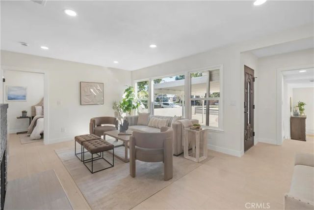 14519 Dyer, Sylmar, CA 91342