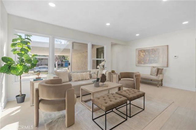 14519 Dyer, Sylmar, CA 91342