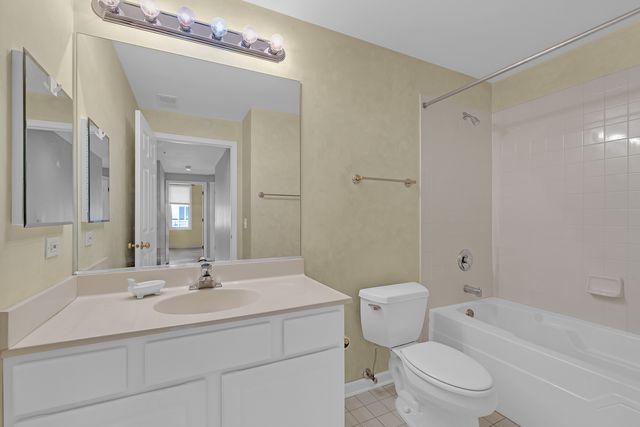 1731 Pavilion Way 505, Park Ridge, IL 60068