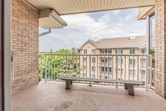 1731 Pavilion Way 505, Park Ridge, IL 60068
