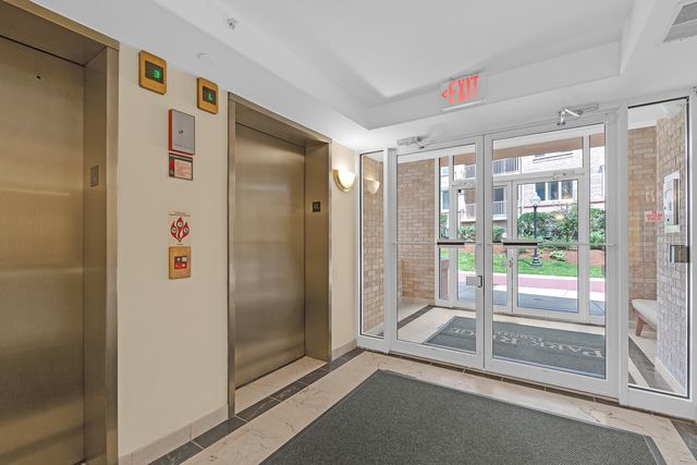 1731 Pavilion Way 505, Park Ridge, IL 60068