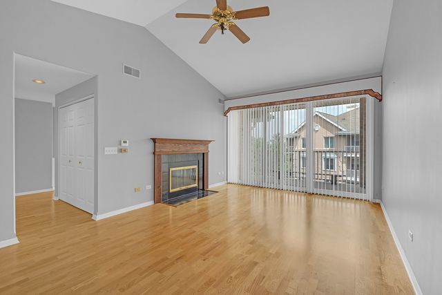 1731 Pavilion Way 505, Park Ridge, IL 60068