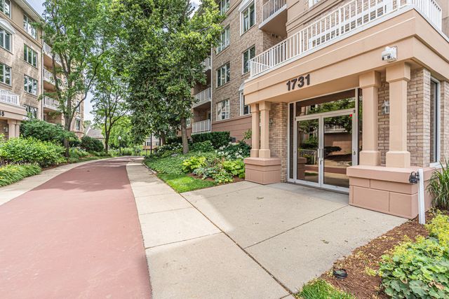 1731 Pavilion Way 505, Park Ridge, IL 60068