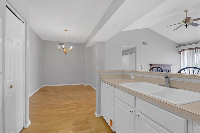 1731 Pavilion Way 505, Park Ridge, IL 60068
