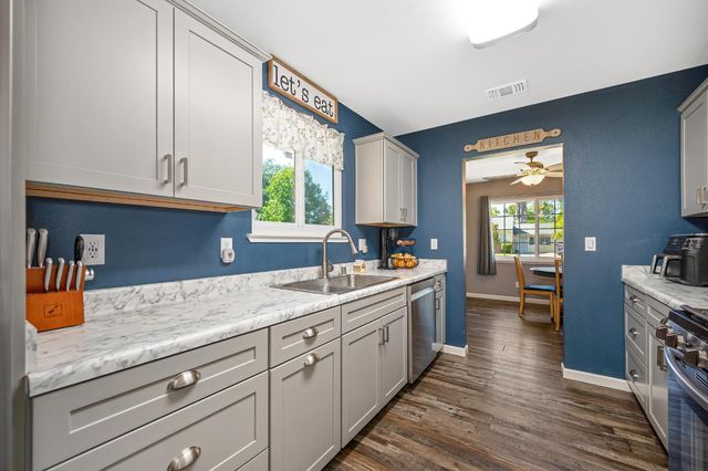 2560 Carson Way, Sacramento, CA 95821