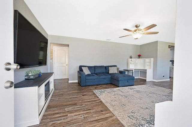 2560 Carson Way, Sacramento, CA 95821