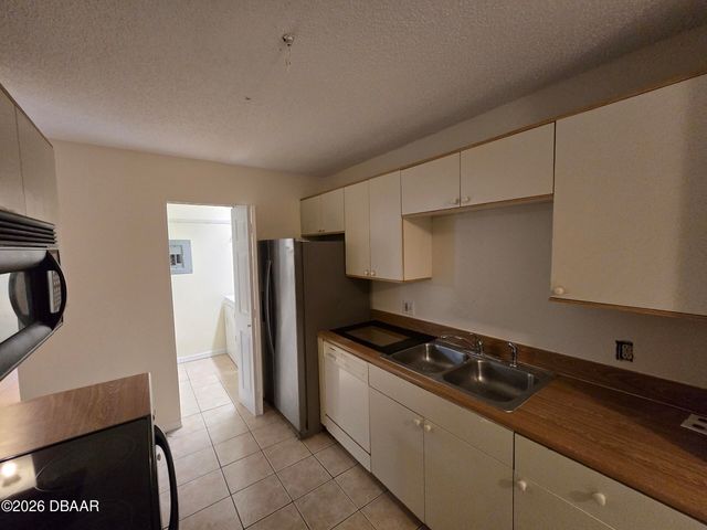 101 Bent Tree Dr Apt 63, Daytona Beach, FL 32114