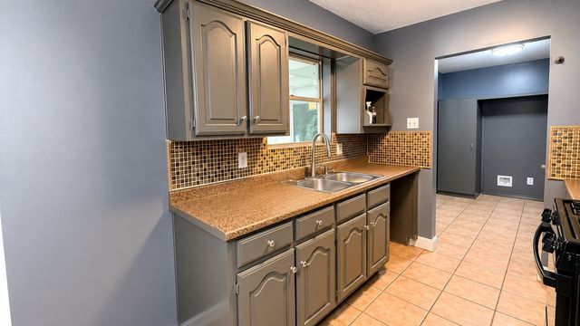 604 Holly Lane, Duncanville, TX 75116