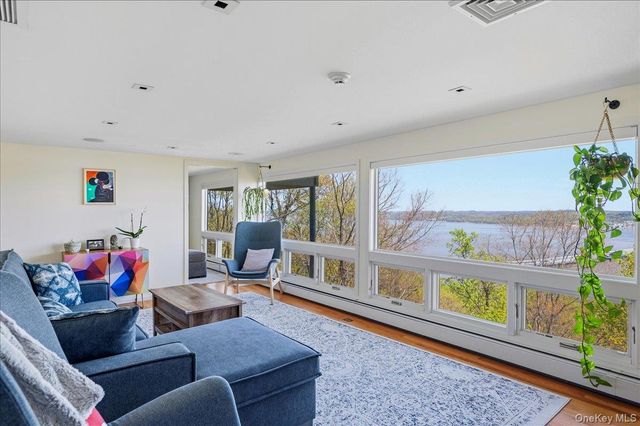 33 Tweed Boulevard, Nyack, NY 10960