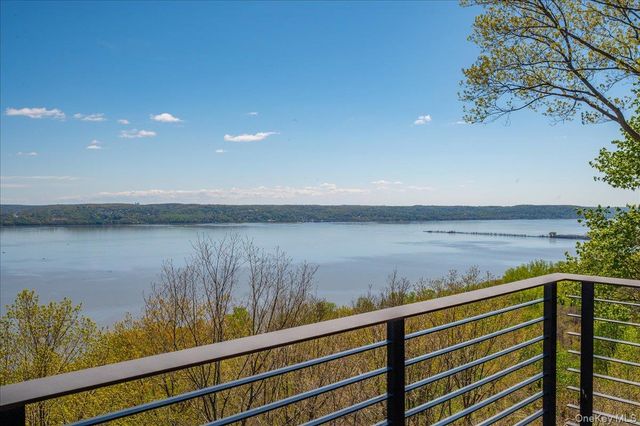 33 Tweed Boulevard, Nyack, NY 10960