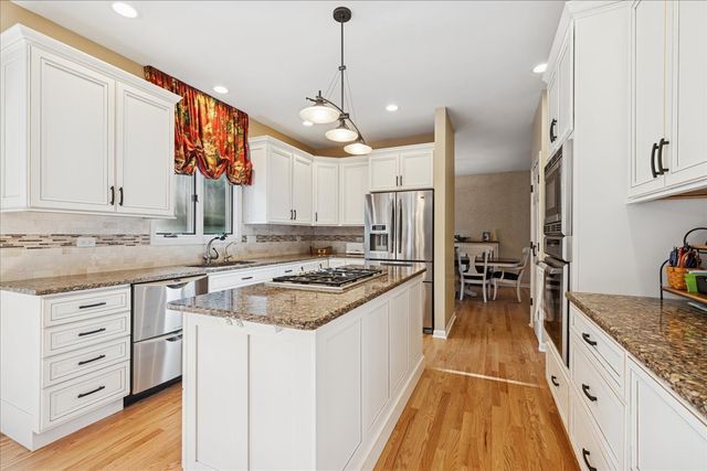 1312 Galloway Drive, Woodstock, IL 60098