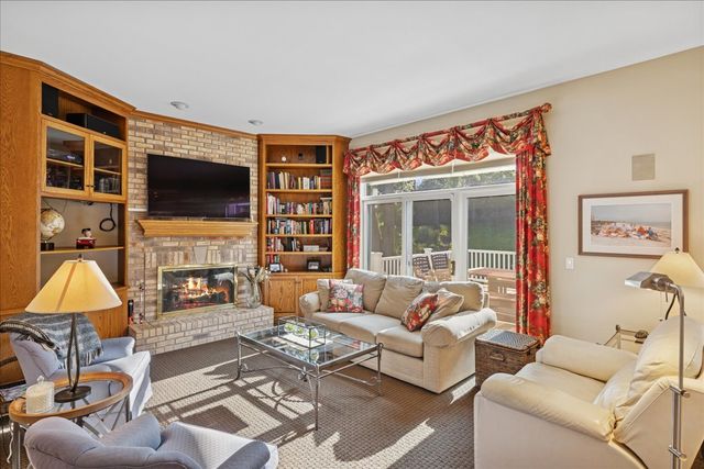 1312 Galloway Drive, Woodstock, IL 60098