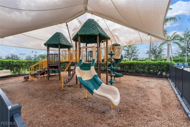 3179 Pacific DR, Naples, FL 34119