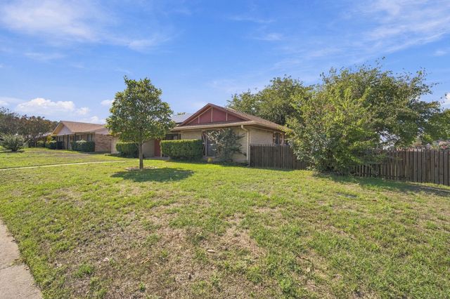 1501 Meadow Court, Midlothian, TX 76065