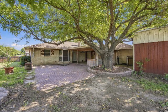 1501 Meadow Court, Midlothian, TX 76065