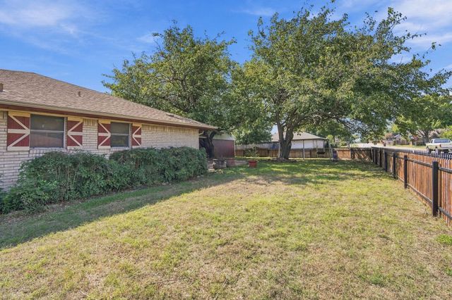 1501 Meadow Court, Midlothian, TX 76065