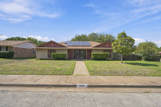 1501 Meadow Court, Midlothian, TX 76065