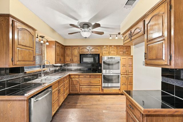 1501 Meadow Court, Midlothian, TX 76065