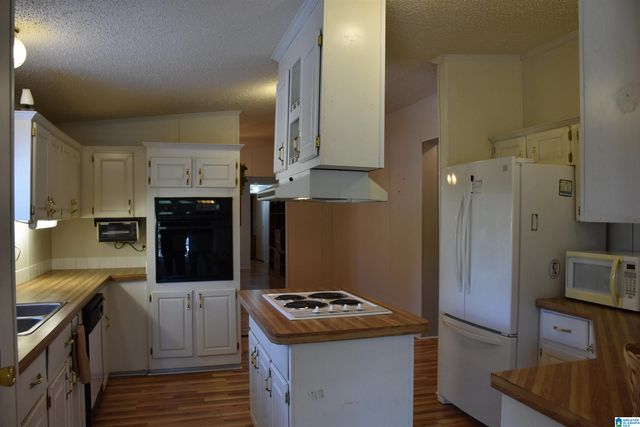 7585 STEMLEY ROAD, Talladega, AL 35160