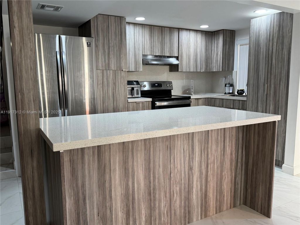 4850 SW 63rd Ter 312, Davie, FL 33314