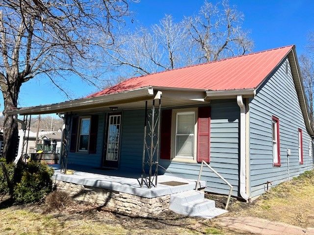 107 Water St, Ashland City, TN 37015