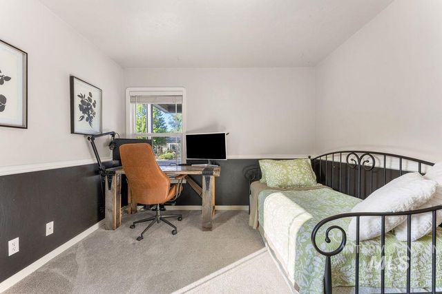 425 N Riverview Dr, Boise, ID 83712