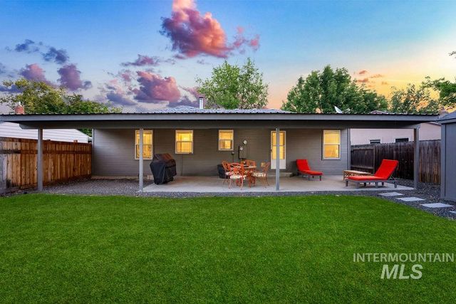 425 N Riverview Dr, Boise, ID 83712