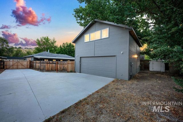 425 N Riverview Dr, Boise, ID 83712