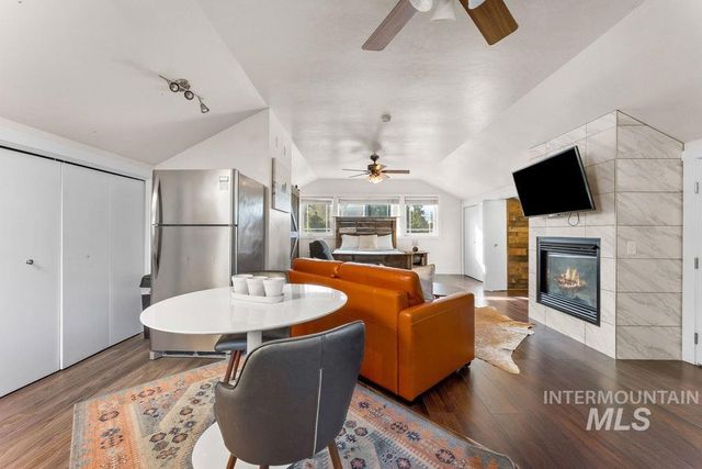 425 N Riverview Dr, Boise, ID 83712
