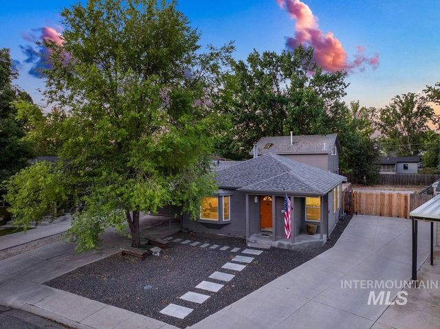 425 N Riverview Dr, Boise, ID 83712