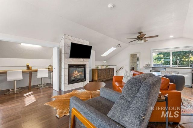 425 N Riverview Dr, Boise, ID 83712