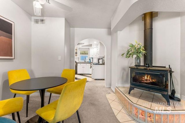 425 N Riverview Dr, Boise, ID 83712