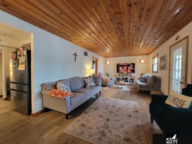 2 South Shore Drive, Columbus, NE 68601