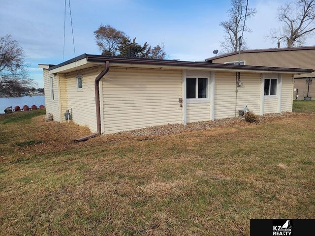 2 South Shore Drive, Columbus, NE 68601