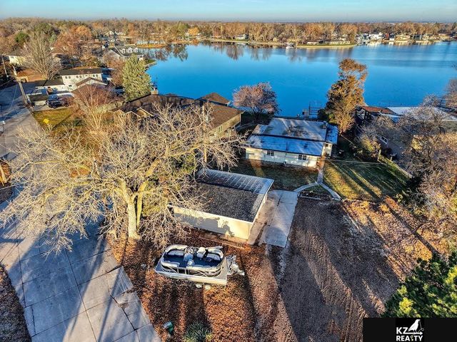 2 South Shore Drive, Columbus, NE 68601